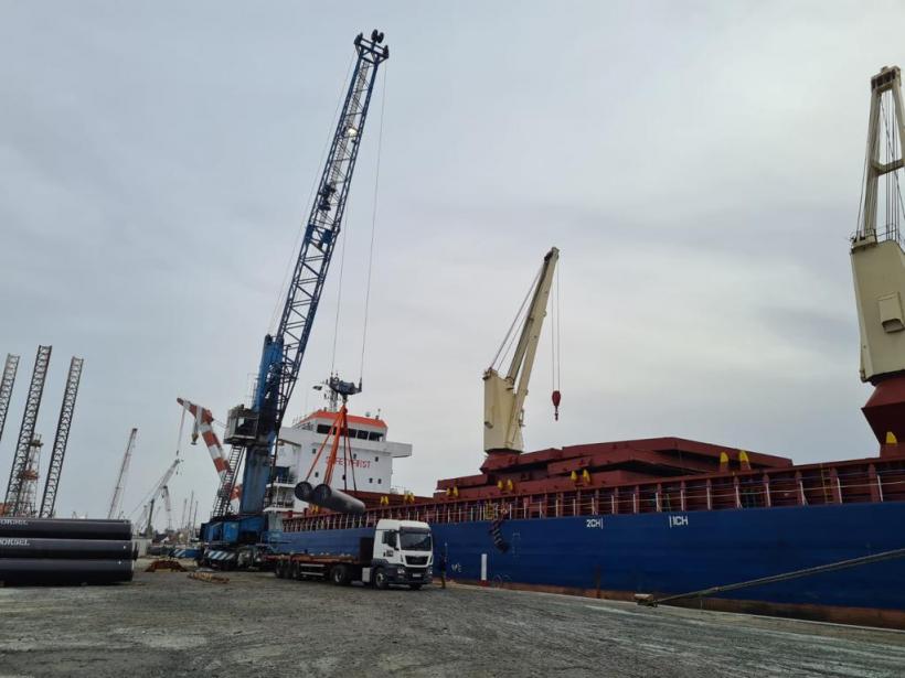 În Portul Constanța au ajuns țevile pentru construcția gazoductului Tuzla-Podișor 18868072