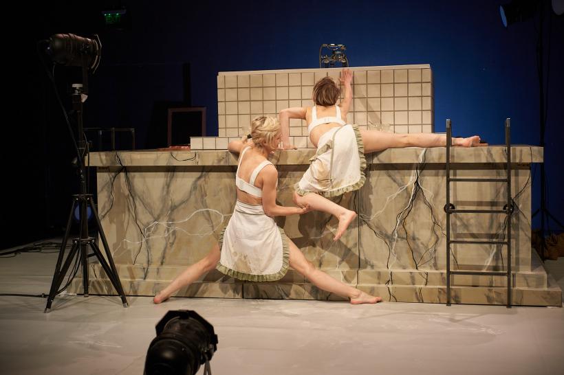 Teme actuale într-o manieră accesibilă, în spectacolele Vanner Collective din luna noiembrie 18867904