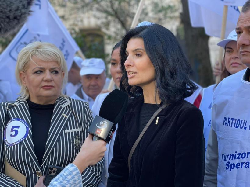 Sute de bucureșteni au protestat în fața Primăriei Capitalei, nemulțumiți de edilul general Nicușor Dan 18868236