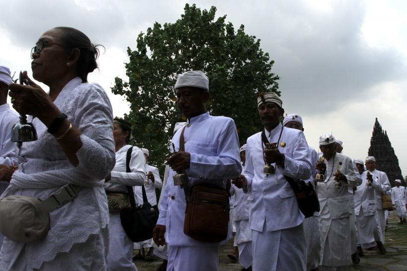 Familiile numeroaselor victime ale cutremurului din Nepal se pregătesc pentru ceremonia hindusă de incinerare 18868189