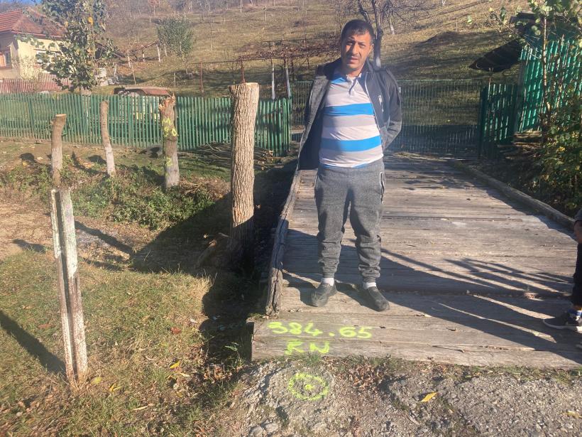 Mica răscoală din Argeș: Noi vrem podeț! 18868250