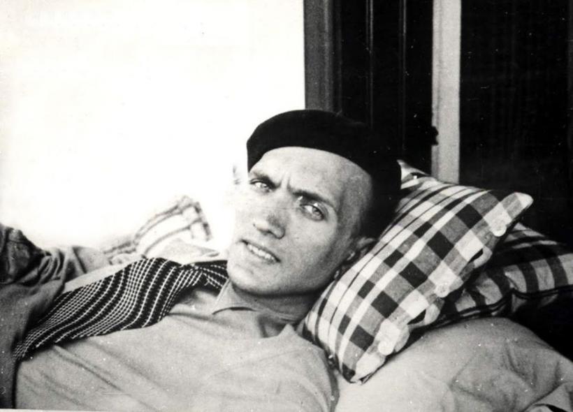 Destinul nenorocit al scriitorului cu corp transparent 18868648