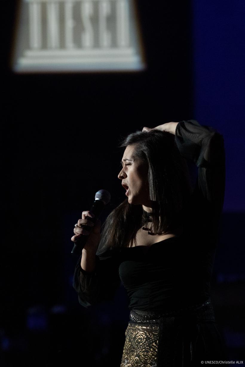 Ritmuri de jazz românesc au surprins asistenţa la Marea Sală UNESCO, cu ocazia alegerii ambasadoarei României, Excelența Sa doamna Simona Miculescu, în  funcția de președinte al UNESCO 18868867