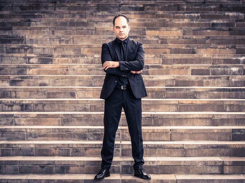 Dirijorul portughez BRUNO BORRALHINHO, violonista SIMINA CROITORU și violoncelistul RADU SINACI pe scena Sălii Radio 18868897