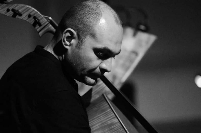 Dirijorul portughez BRUNO BORRALHINHO, violonista SIMINA CROITORU și violoncelistul RADU SINACI pe scena Sălii Radio 18868899