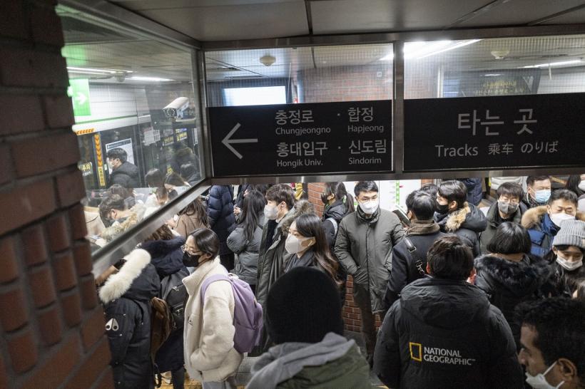 Grevă de proporții la metroul din Seul. Peste 10.000 de oameni protestează