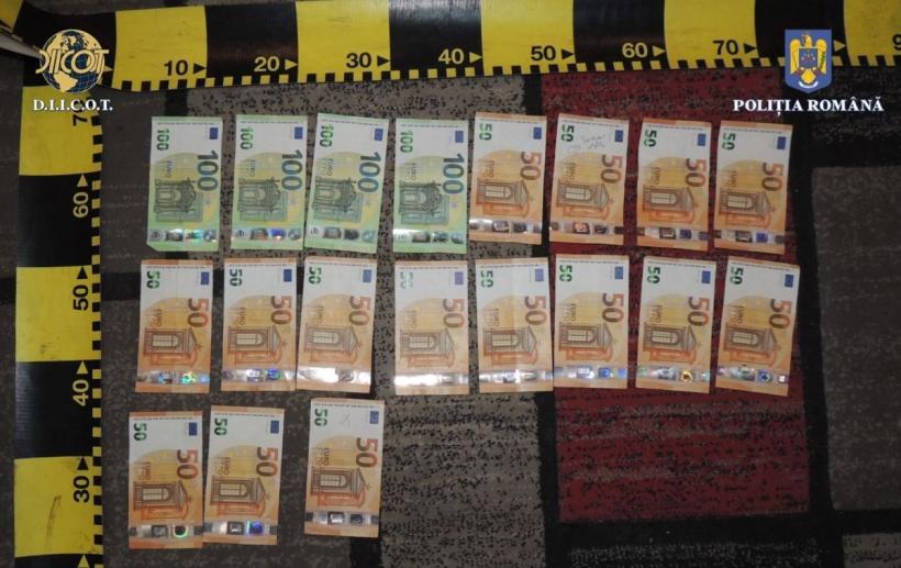 Patru persoane arestate preventiv pentru trafic de droguri 18869181