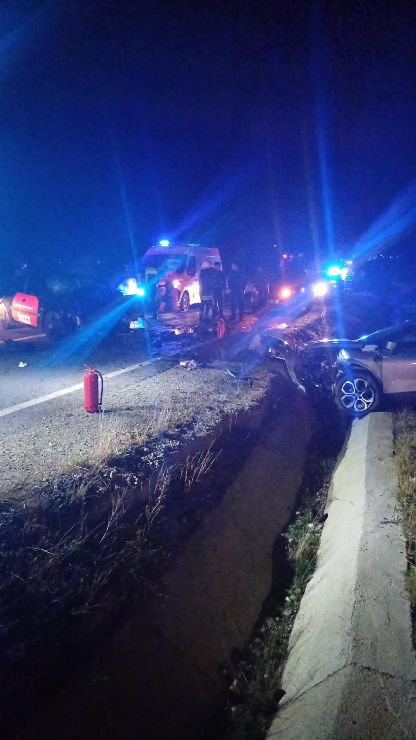 Trei persoane rănite într-un accident în județul Brașov. Circulația este oprită în ambele sensuri