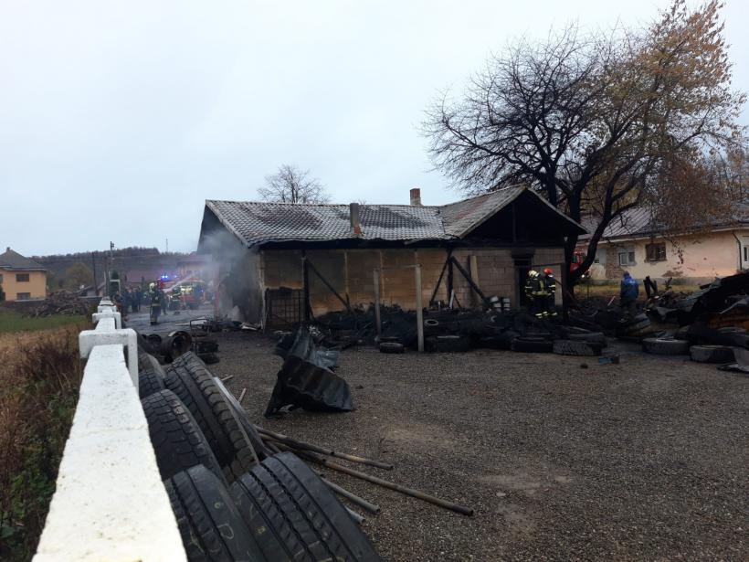 Incendiu puternic în Suceava. O spălătorie, o vulcanizare și un magazin mixt cuprinse de flăcări 18869318