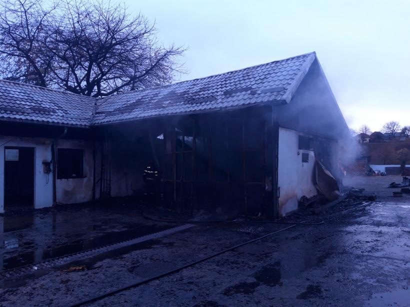 Incendiu puternic în Suceava. O spălătorie, o vulcanizare și un magazin mixt cuprinse de flăcări 18869320