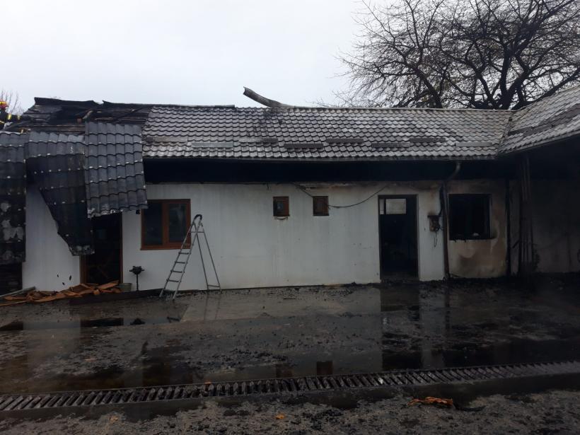 Incendiu puternic în Suceava. O spălătorie, o vulcanizare și un magazin mixt cuprinse de flăcări 18869322