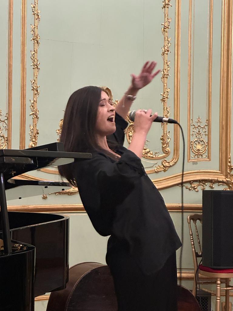 Muzicieni români ovaționați la Paris, cu ocazia alegerii ambasadoarei României Simona Miculescu în  funcția de președinte al UNESCO 18869294