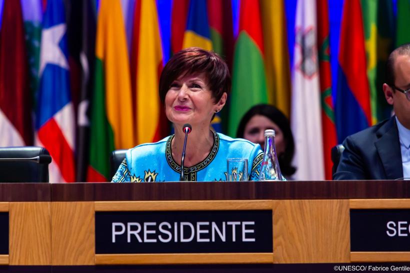 Muzicieni români ovaționați la Paris, cu ocazia alegerii ambasadoarei României Simona Miculescu în  funcția de președinte al UNESCO 18869299