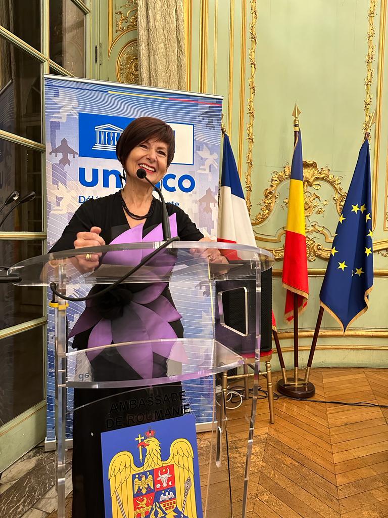 Muzicieni români ovaționați la Paris, cu ocazia alegerii ambasadoarei României Simona Miculescu în  funcția de președinte al UNESCO 18869300