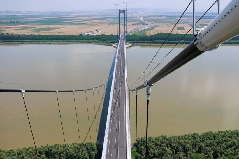 Podul istoric care leagă România de Ucraina, restricții pentru camioane