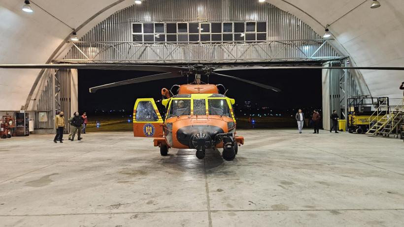 Primul elicopter BlackHawk, destinat gestionării situațiilor de urgență, a aterizat la sediul IGAV 18869334