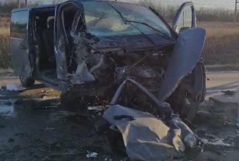 O fată de 16 ani, tatăl ei și un alt bărbat au murit în accidentul de luni 18869452