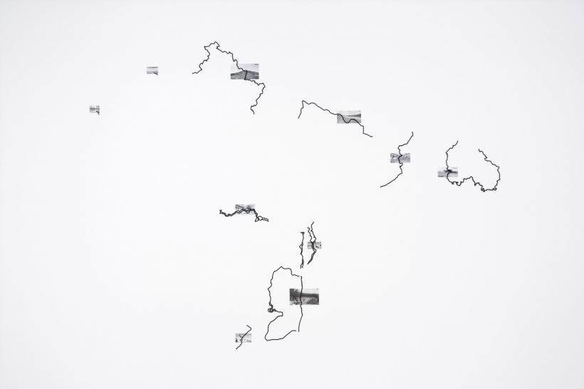 CENTRUL SE DESTRAMĂ: o expoziție în două părți, curatoriată de Antje Ehmann    PATRICIA MOROSAN. (I) REMEMBER EUROPE  & BORDERS AND BARRIERS – THRESHOLDS AND SEPARATIONS 18869595