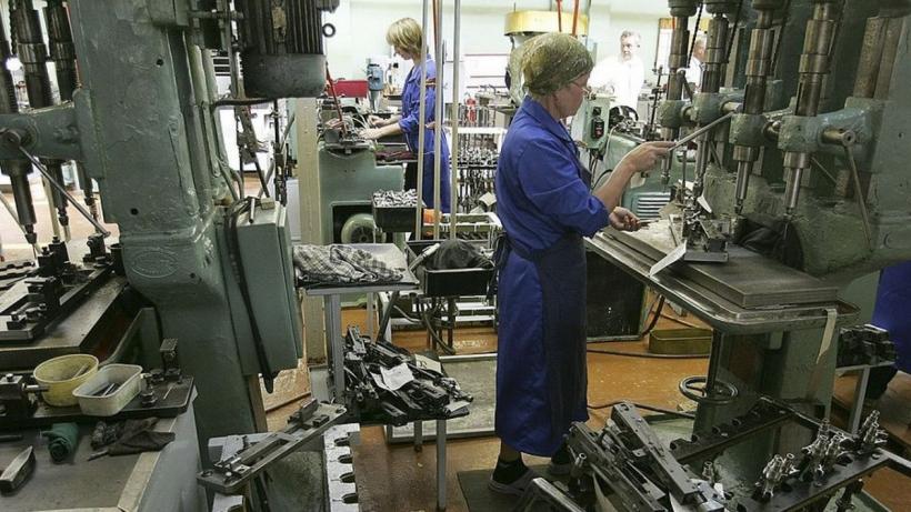 Producătorii de mitraliere din Brașov încep confruntările de stradă cu Guvernul 18869593