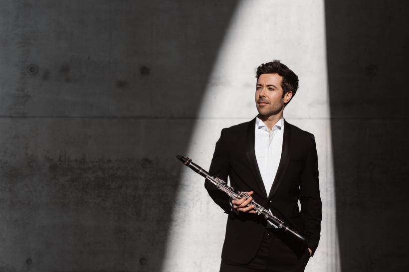Sub semnul Spaniei: clarinetistul PABLO BARRAGÁN cântă o lucrare semnată de ÓSCAR NAVARRO, în primă audiție în România 18869547