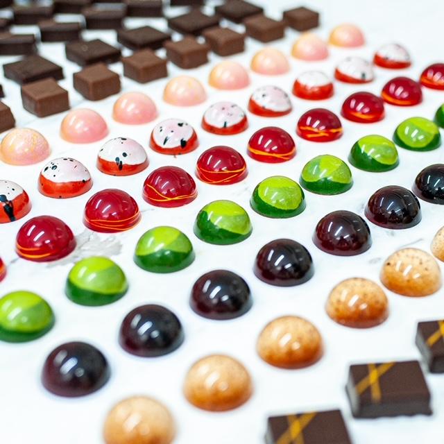 Cel mai mare târg de ciocolată din România își deschide porțile. Colecții delicioase de Crăciun și daruri de lux 18870142