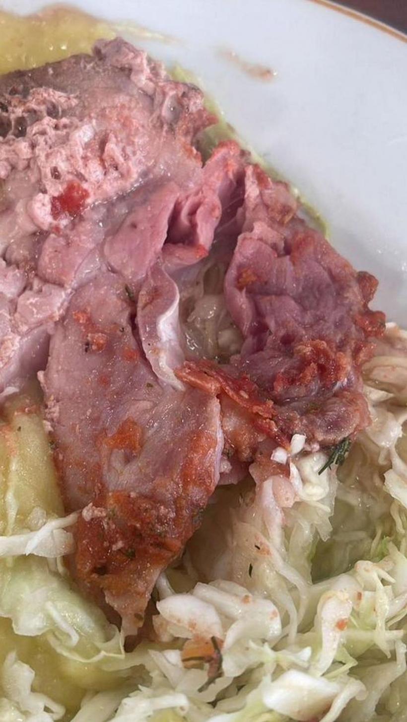 Viermi și carne alterată, în meniul studenților de la Academia de Poliție 18870235