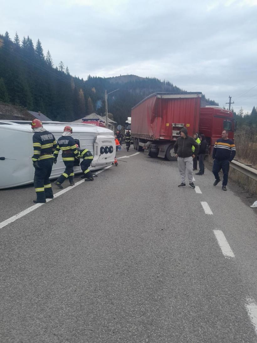 Alertă în Suceava, după un accident între un microbuz și un camion. A fost activat Planul roșu de intervenție