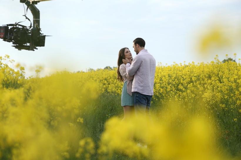 Comedia romantică Lasă-mă, îmi place! Camera 609 de la Antena 1 a fost reînnoită pentru sezonul doi. Filmările au început deja! 18870315