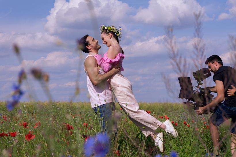 Comedia romantică Lasă-mă, îmi place! Camera 609 de la Antena 1 a fost reînnoită pentru sezonul doi. Filmările au început deja! 18870319