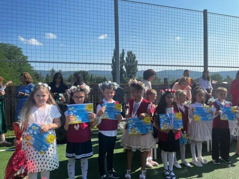 Profesorii-eroi ai României: A bătut din ușă-n ușă, ca să-i aducă pe copii la școală  18870193