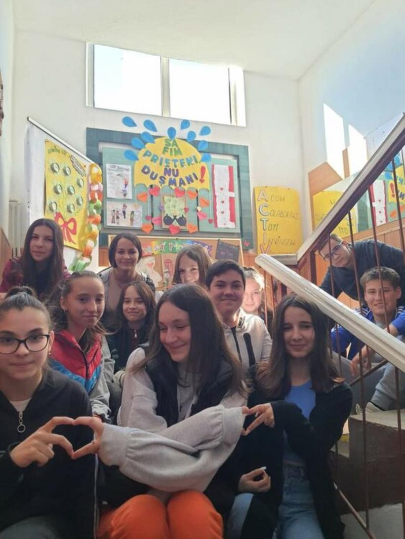 Profesorii-eroi ai României: A bătut din ușă-n ușă, ca să-i aducă pe copii la școală  18870195