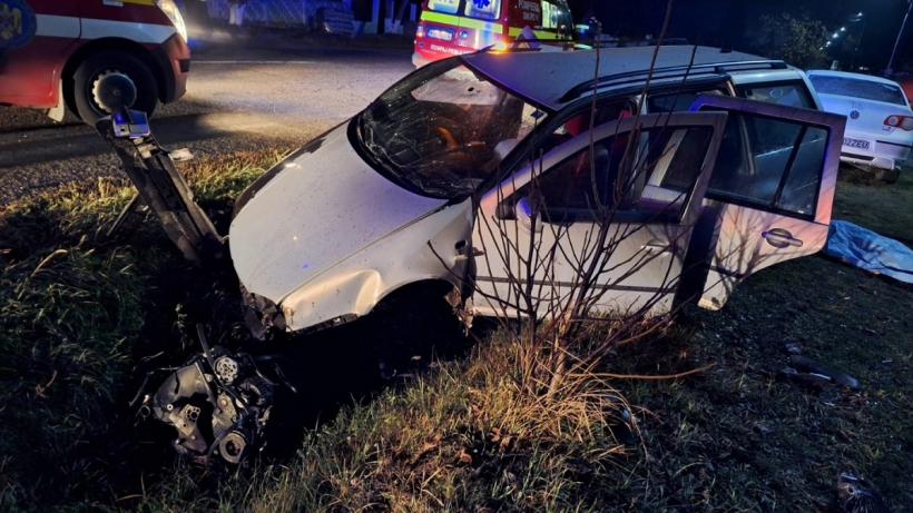 Tragedie: O tânără de 25 de ani a murit, după ce mașina în care se afla a intrat într-un podeț 18870268