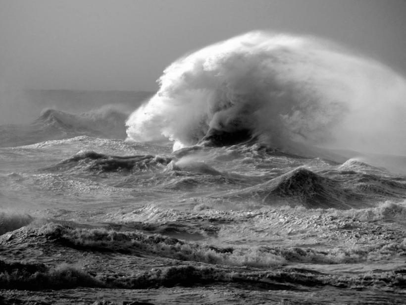 Furtuna Frederico lovește cu putere bazinul Mării Negre și provoacă haos în Europa: Rafale de vânt de peste 150 km/h și valuri de 8 metri