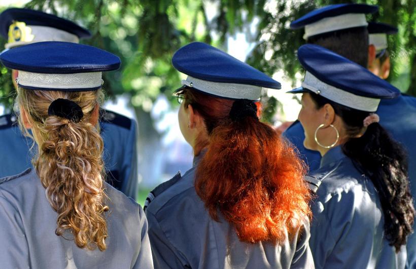 Meniul de la Academia de Poliţie: viermi şi carne crudă. Tinerii reclamă şi că au şobolani în curte, iar în camere plouă 18870485