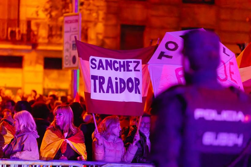 Protest masiv la Madrid contra legii amnistiei pentru separatiștii catalani 18870527