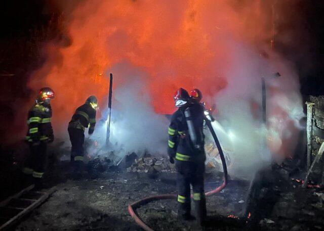 Sibiu: O cabană a ars în totalitate în urma unui incendiu