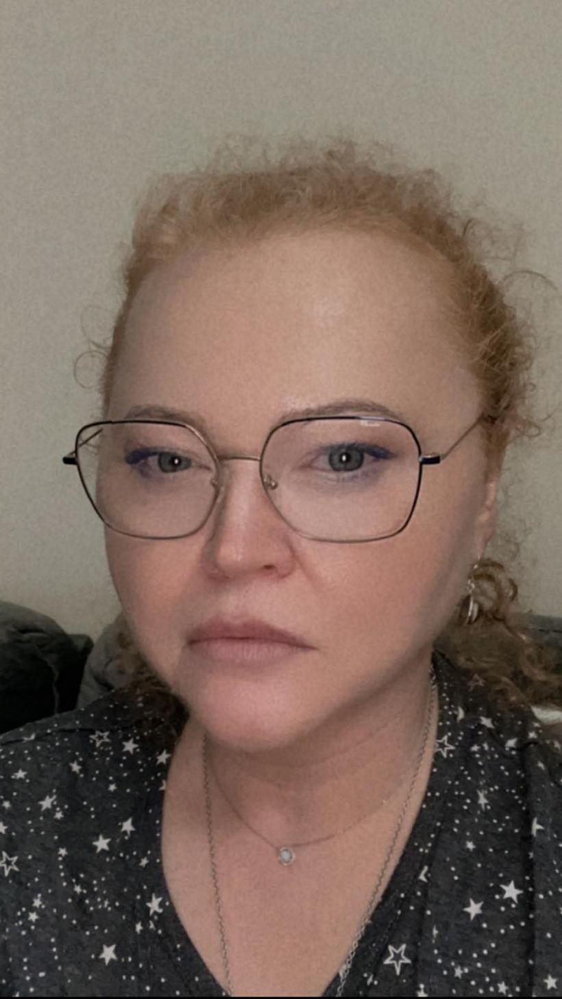 O cunoscută artistă din România vrea să se retragă la mănăstire 18870590