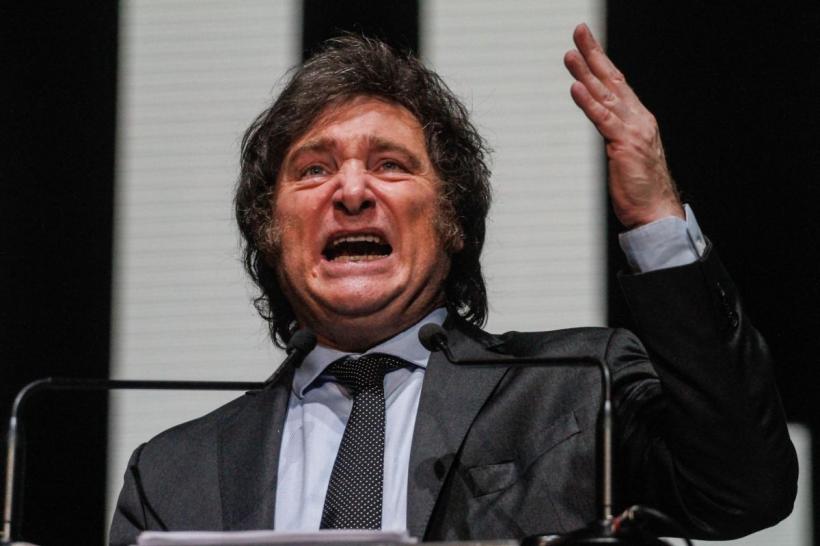 Leul, peruca și sexul în grup. Democrația a născut un nou președinte exotic 18870853