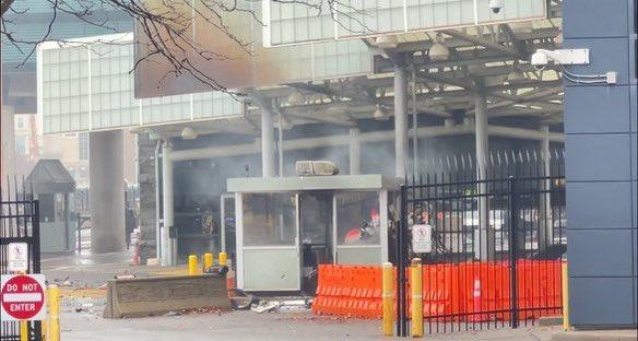 Aeroportul Buffalo, închis pentru zborurile internaționale după explozia de la granița cu Canada. Autoritățile iau în calcul un atac terorist 18871318