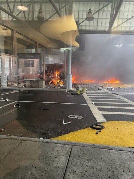 Alertă maximă la granița SUA cu Canada, după ce un vehicul a explodat a punctul de trecere a frontierei Rainbow Bridge, în apropierea cascadelor Niagara: Este o „situație foarte gravă” 18871303