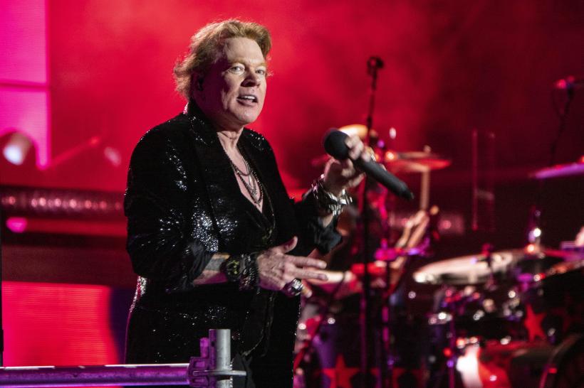 Axl Rose, solistul Guns N' Roses, dat în judecată de fostul model Penthouse Sheila Kennedy, care susține că a violat-o în 1989 18871299