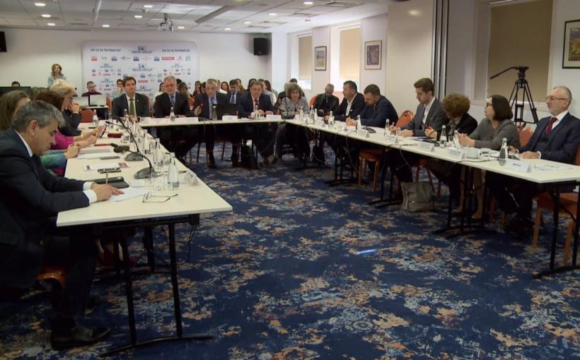 Infecțiile banale devin mortale pentru români. Ministrul Sănătății, despre rezistența bacteriilor la antibiotice: pericolul, pentru următorii 20-30 de ani, este că ne va aduce în epoca pre-antibiotică 18871079