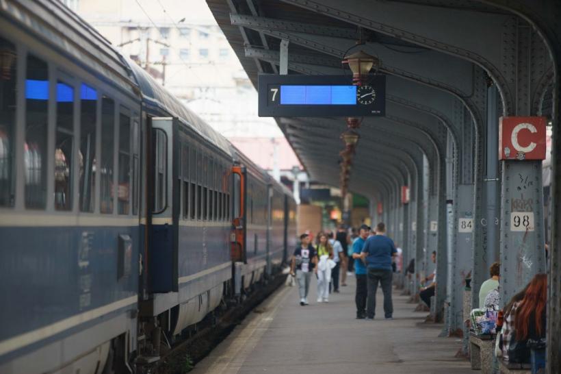 Aștepți trenul? Vezi că întârzie 7 ani/an: România, în pericol să piardă fondurile UE destinate infrastructurii feroviare