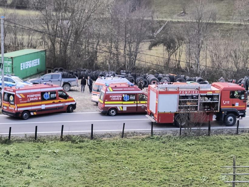 Accident grav în Bistrița-Năsăud: Cinci răniți după ce o mașină a intrat într-un stâlp 18871475