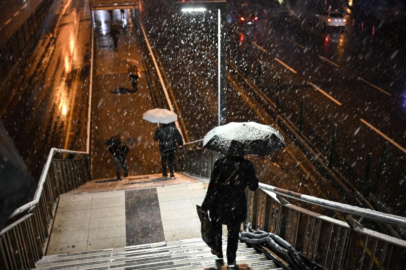 Un ciclon mediteranean de vreme extremă lovește România în weekend. Iată județele unde vin ninsorile 18871361