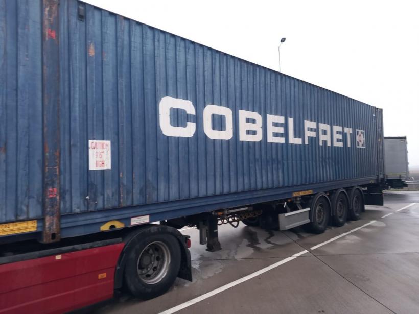 Cinci tranporturi ilegale de deșeuri, oprite vineri să intre în țară pe la Borș 18871748