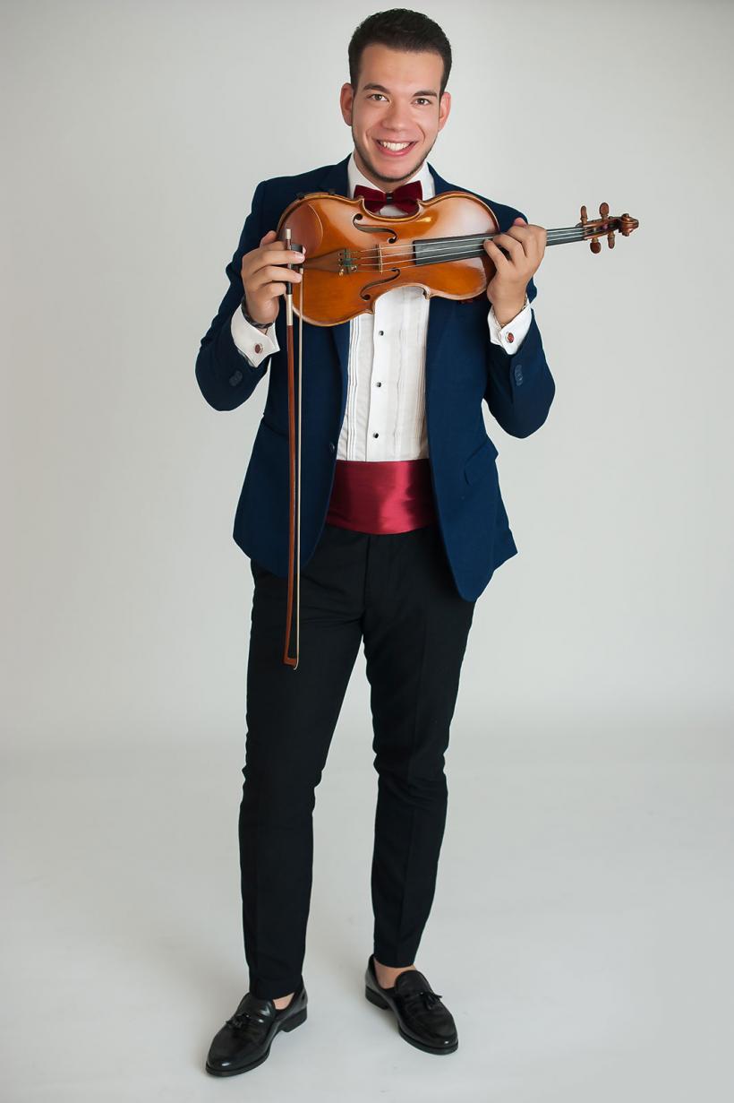 Românul Bogdan Alexandru Costache –  dirijorul-violonist al REGALULUI VIENEZ - aclamat în Malaezia şi în Dubai 18871518