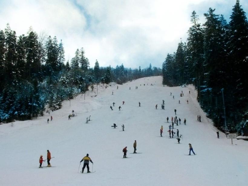 Anul acesta va ninge mai mult, în zonele montane. Domeniile schiabile s-au deschis deja. Se anunță un sezon perfect pentru schi, în România 18871495