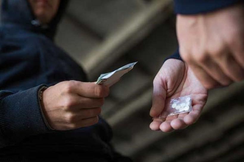 Trei persoane, prinse în flagrant în timp vindeau cocaină în valoare 25.000 de euro