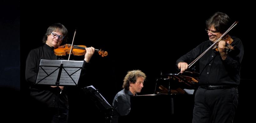 Duelul viorilor - Stradivarius versus Guarneri  la Ateneul Român din Bucureşti pe 2 decembrie 18871706